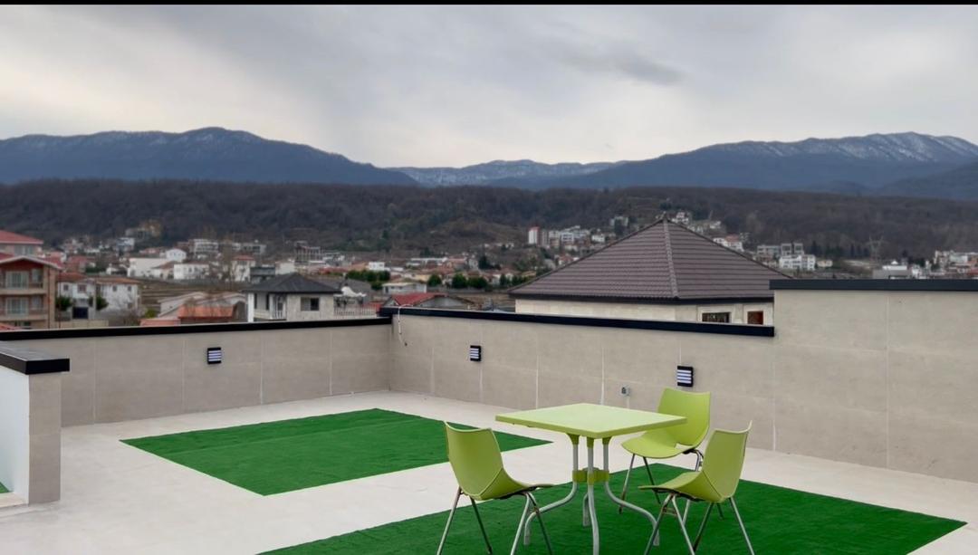 ویلای ٣٠٠ متر زمين داخل بافت مسكوني