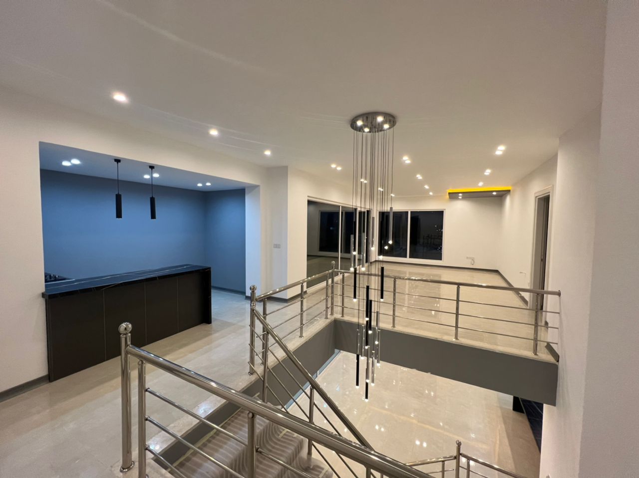 ویلای ٣٠٠ متر زمين داخل بافت مسكوني