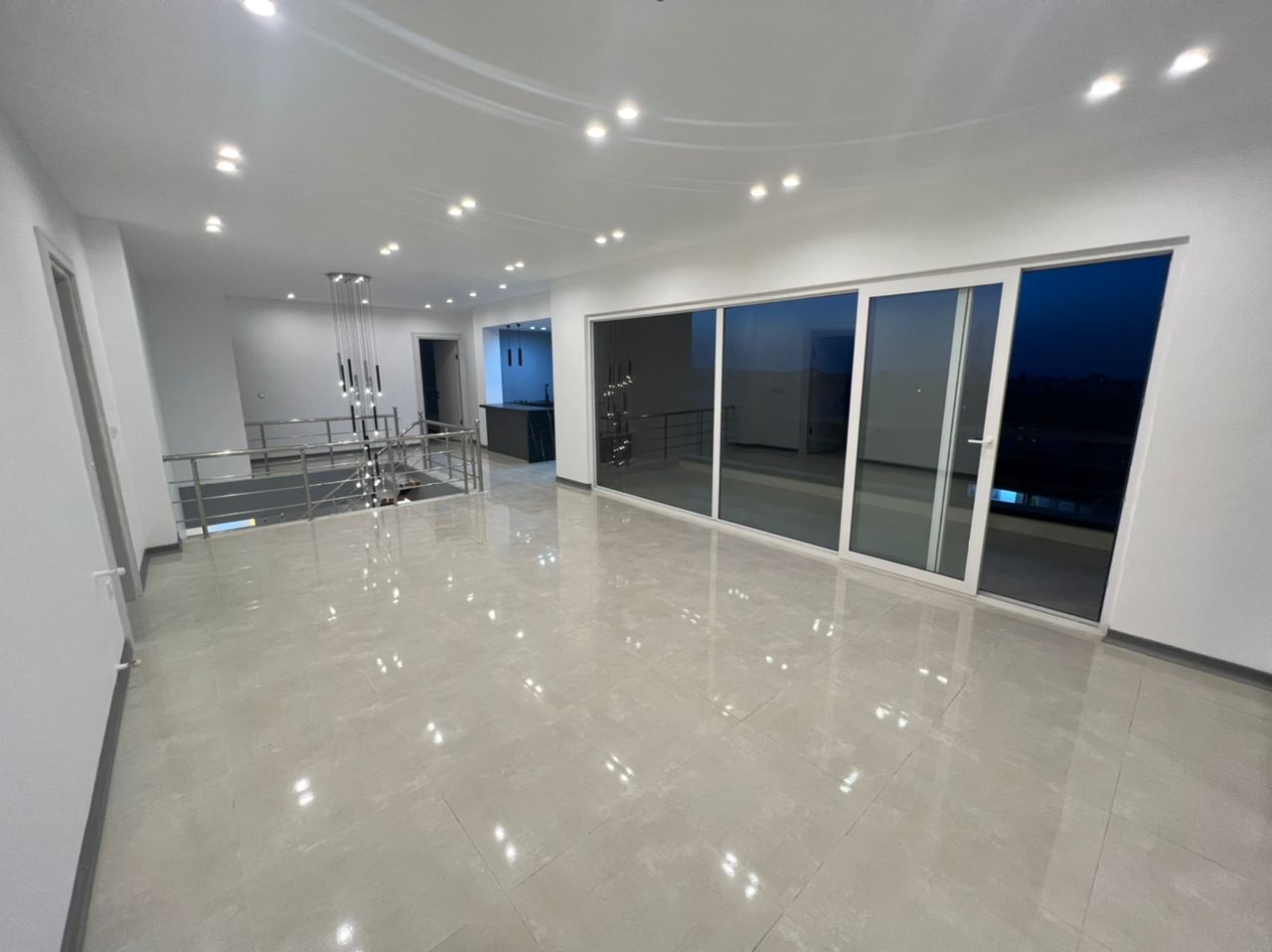 ویلای ٣٠٠ متر زمين داخل بافت مسكوني