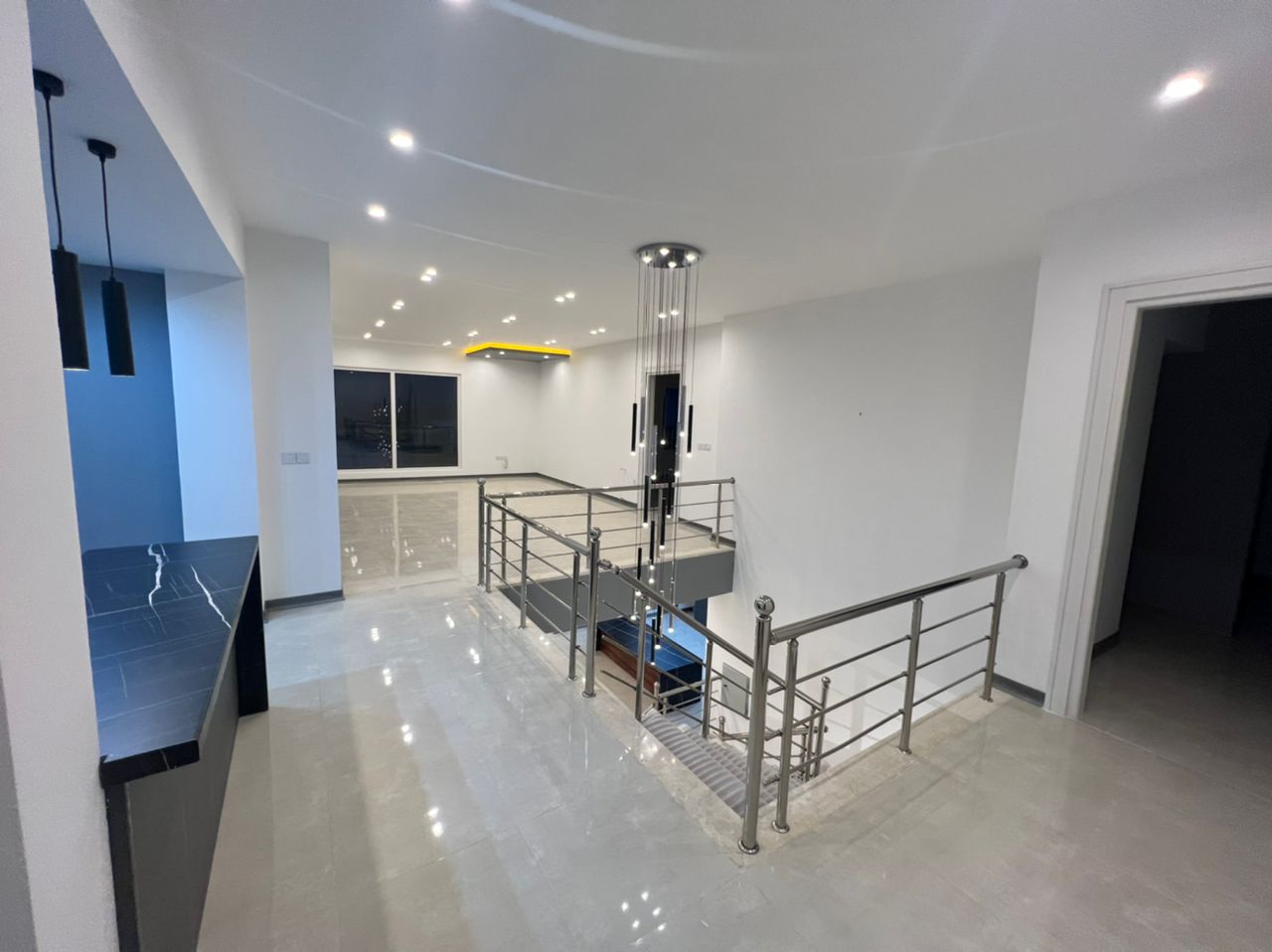 ویلای ٣٠٠ متر زمين داخل بافت مسكوني