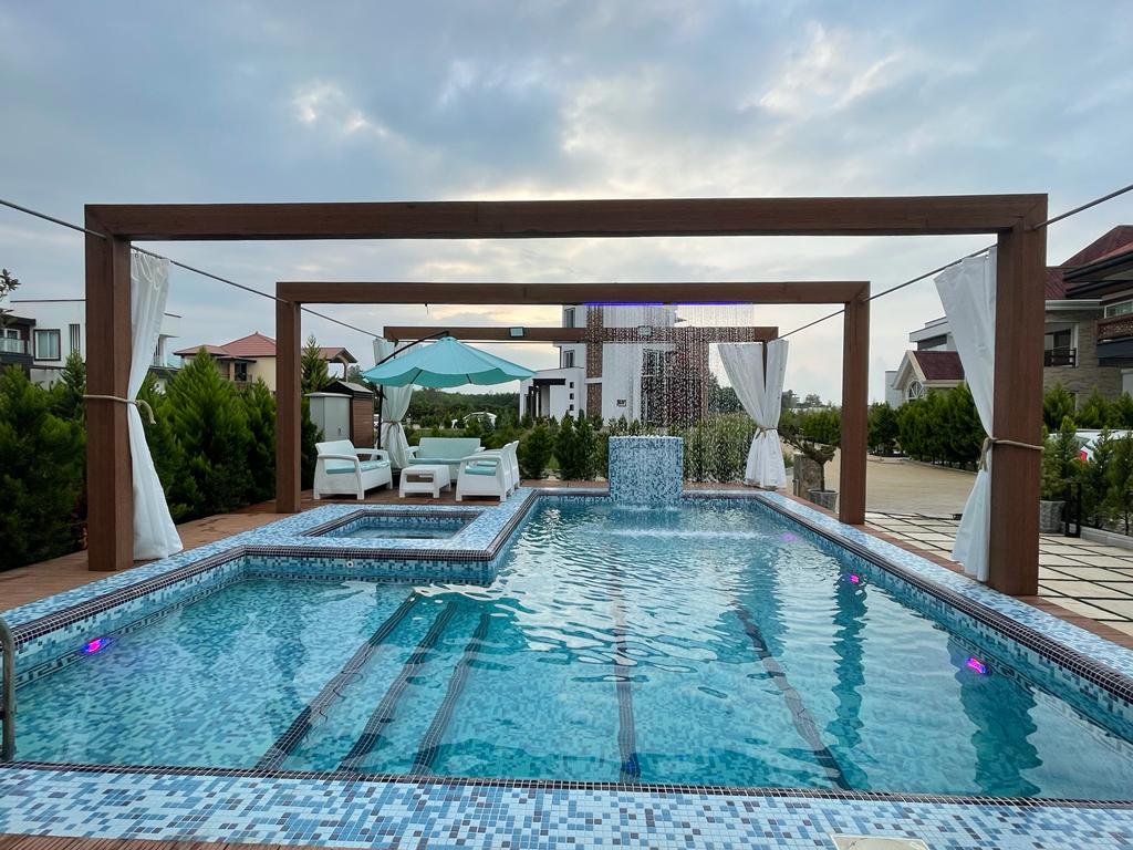 ویلای ۳۰۰ متری استخردار