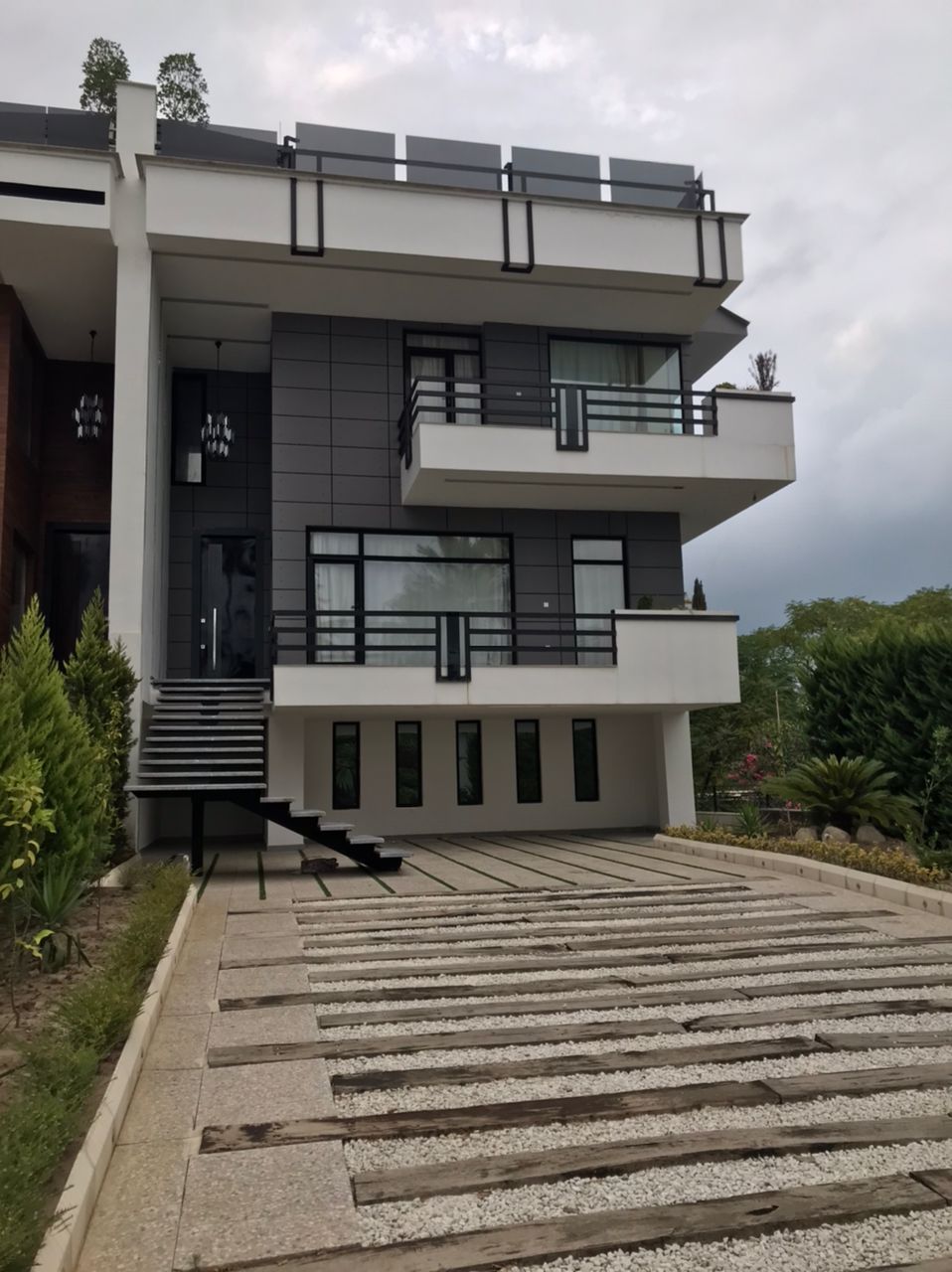 ویلای 480 متری مدرن و دوبلکس ساحلی چلک