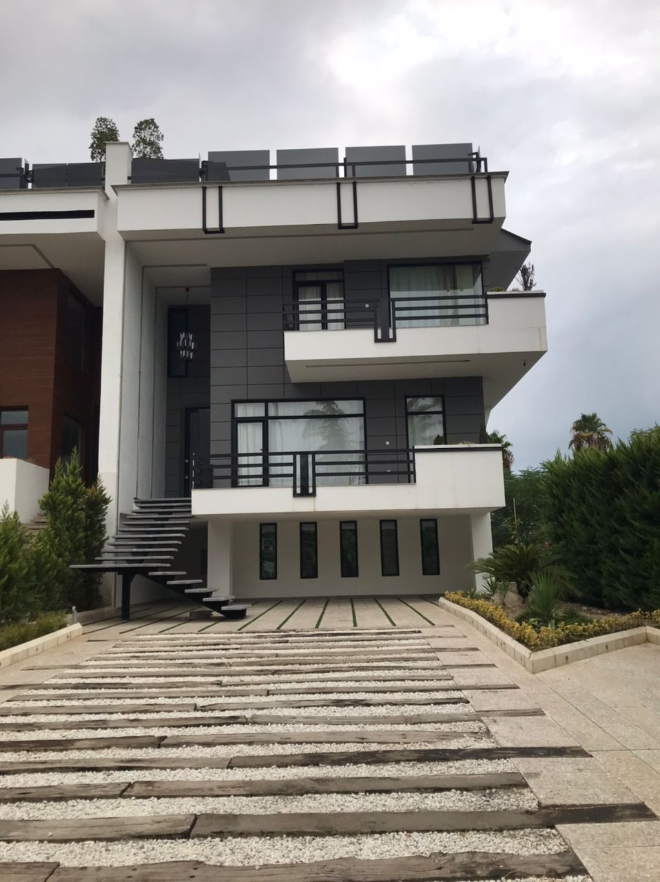 ویلای 480 متری مدرن و دوبلکس ساحلی چلک