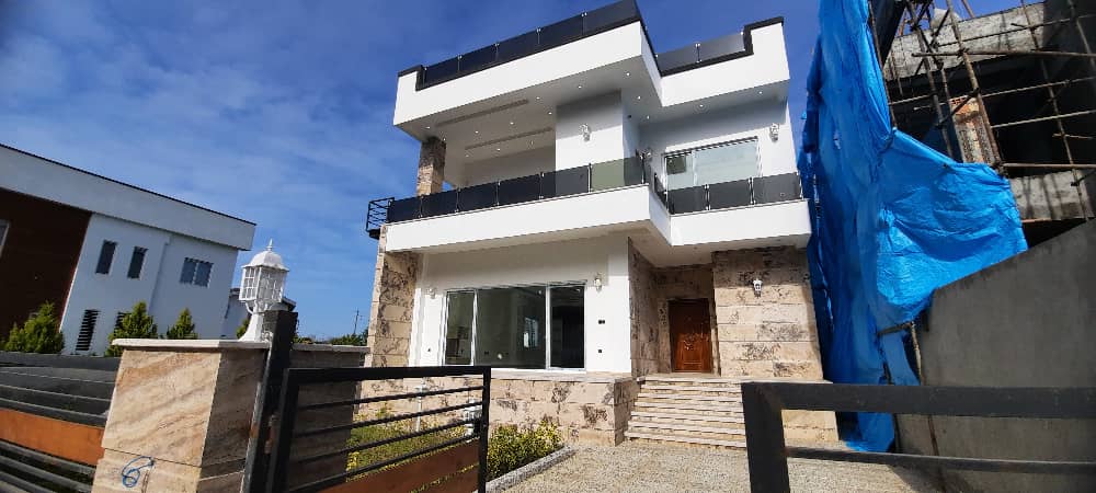 ویلای 400  متری شهرکی با ویو استثنائی جنگل و دریا