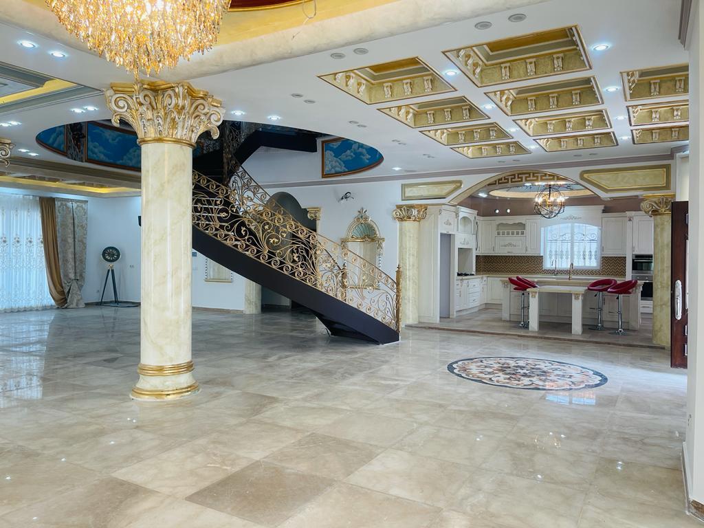 کاخ ویلای ۱۲۰۰متری چلندر