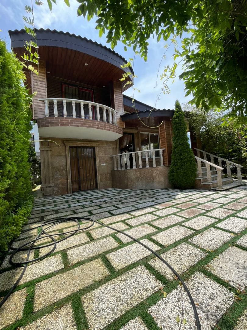 ویلا 330 متری داخل شهرک چلک 