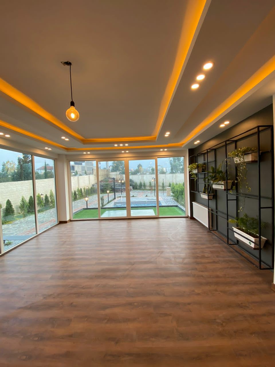 ویلا 528 متری داخل شهرک 