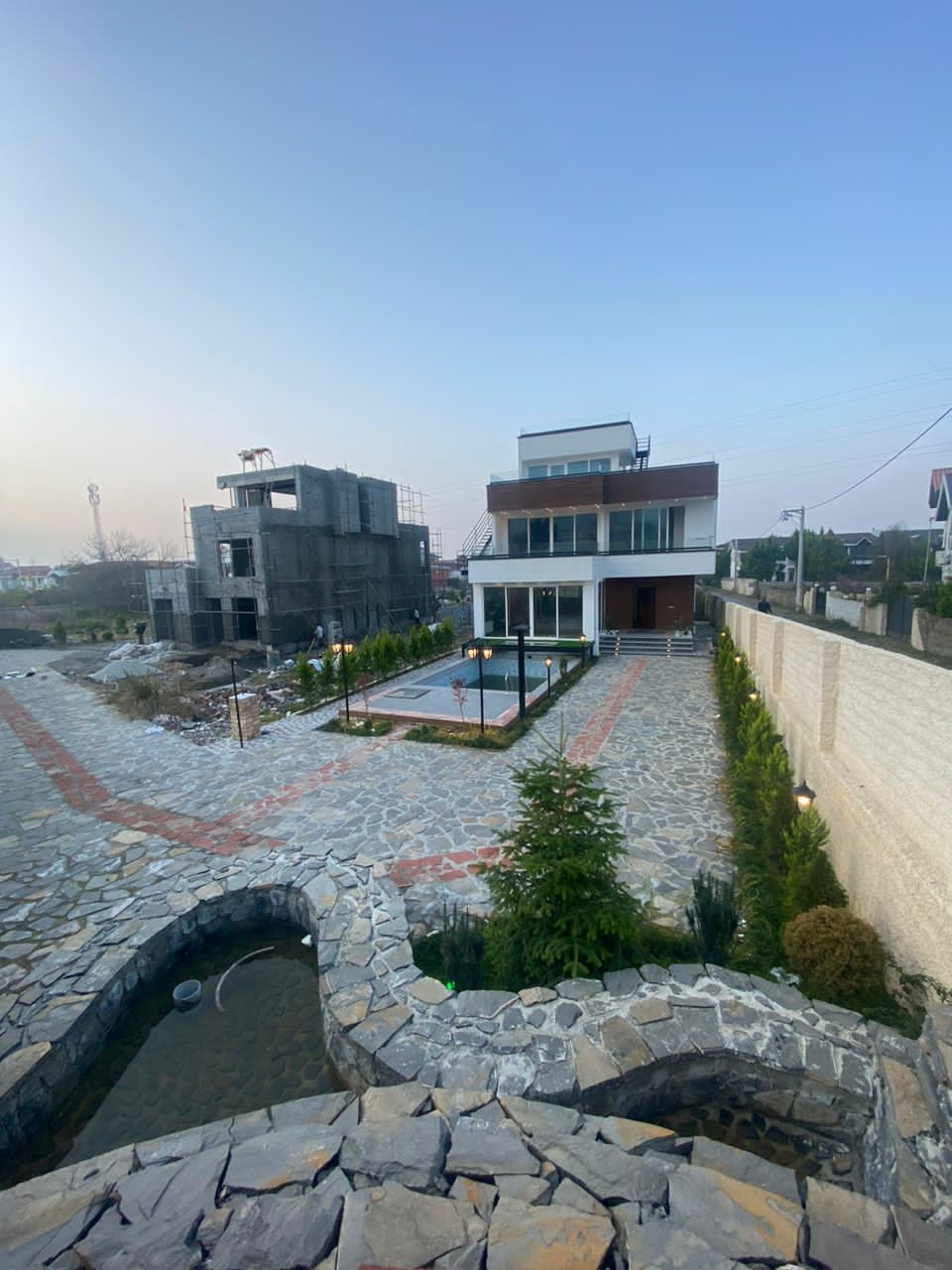 ویلا 528 متری داخل شهرک 