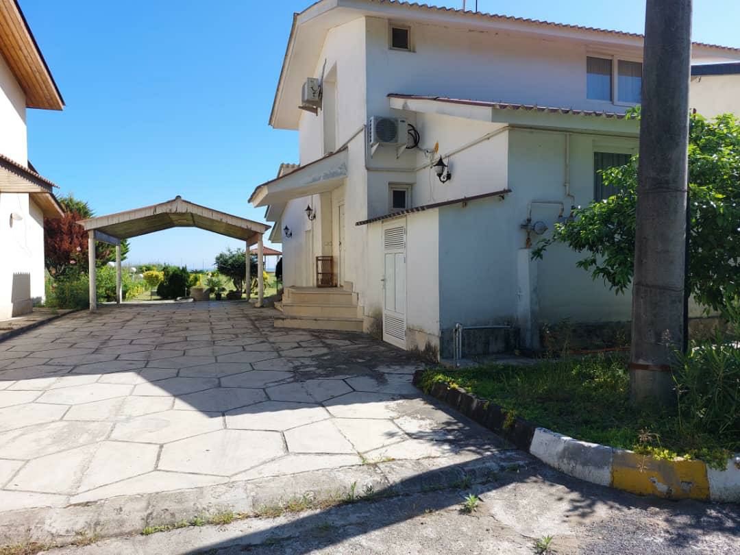 ویلا 1350 متری ساحلی  شهرکی