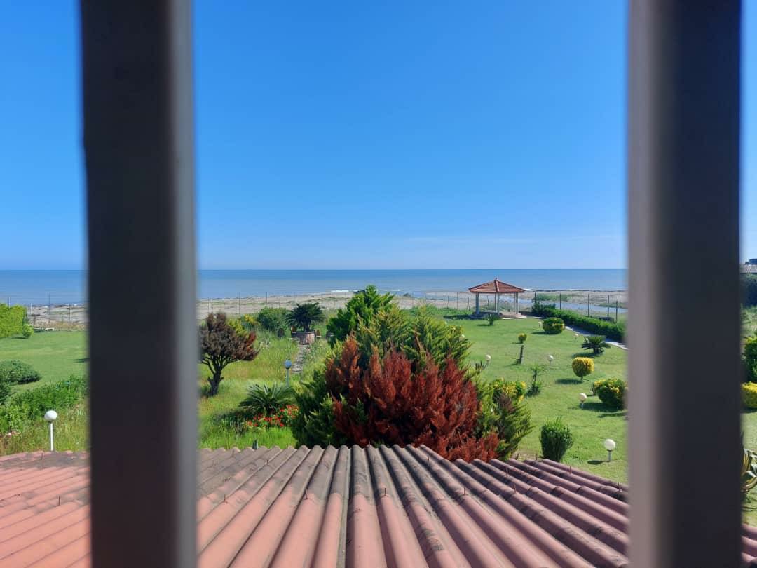 ویلا 1350 متری ساحلی  شهرکی