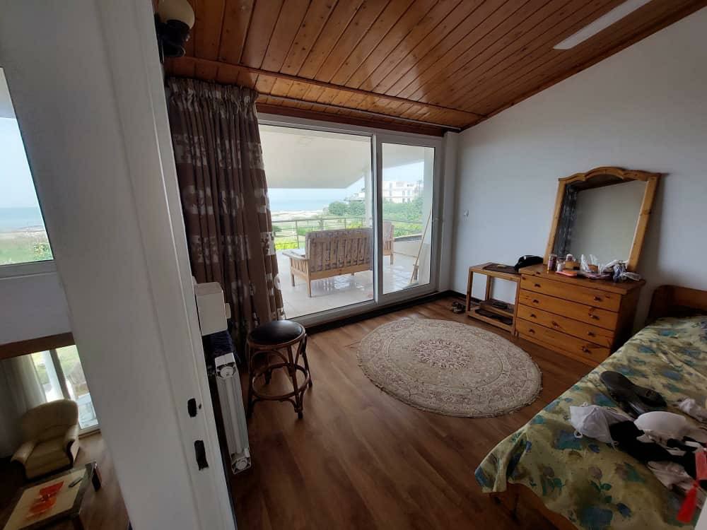 ویلا 1350 متری ساحلی  شهرکی