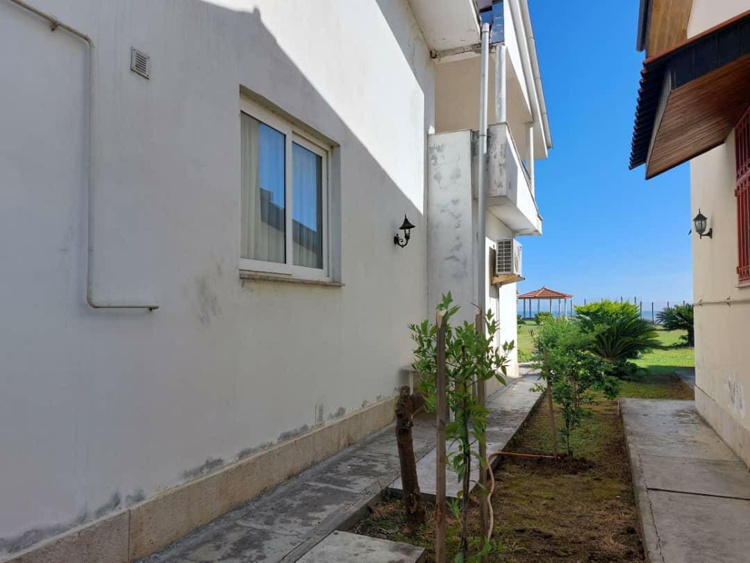 ویلا 1350 متری ساحلی  شهرکی