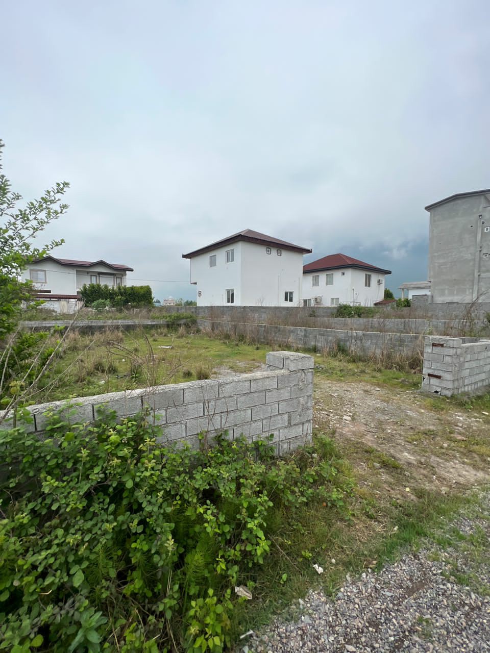 2قواره زمین 220 متری جنگلی داخل مجتمع چلندر 