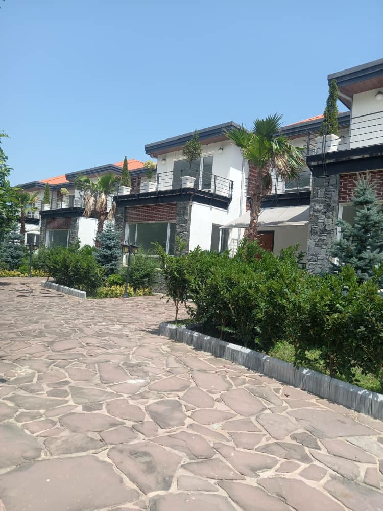 4 عدد ویلا 300 متری چلندر 