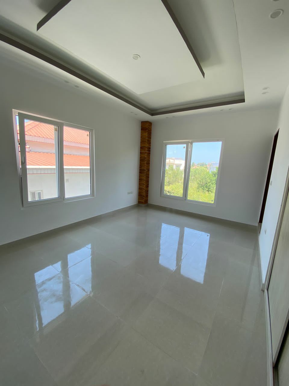 ویلا 600 متری مدرن نوساخت روبه کوه 