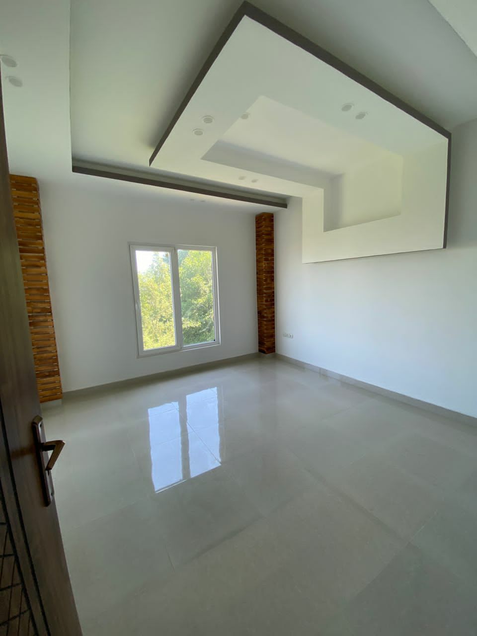 ویلا 600 متری مدرن نوساخت روبه کوه 