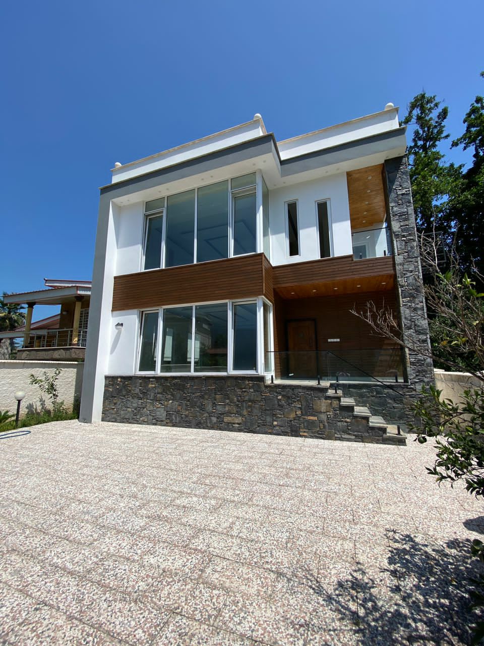ویلا 600 متری مدرن نوساخت روبه کوه 