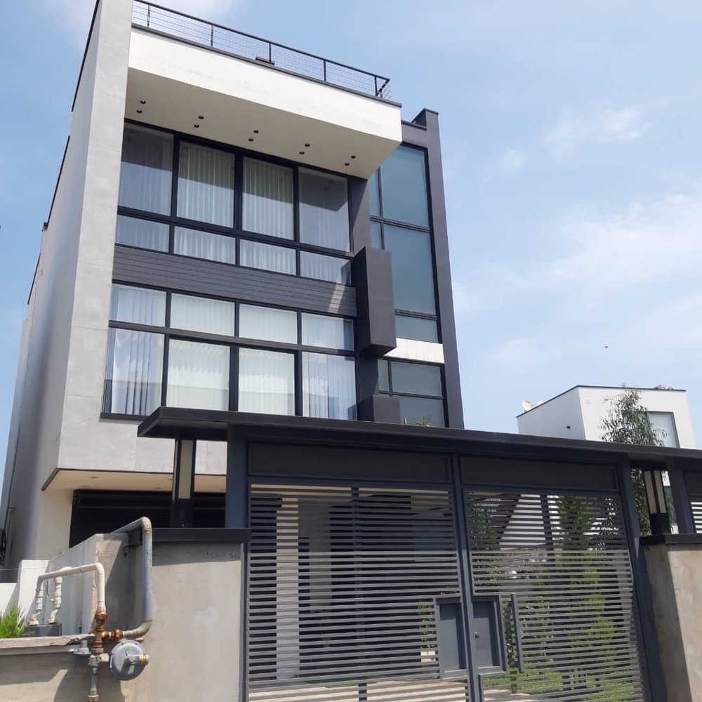 ویلای 470 متری مستقل با روف زیبا