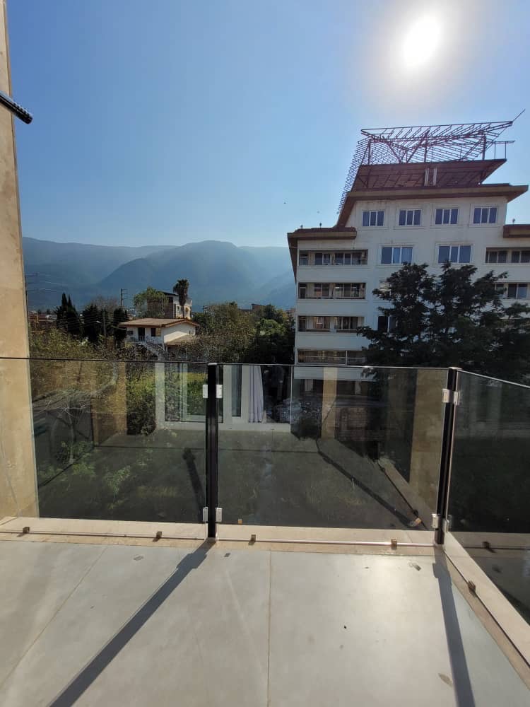 آپارتمان نوساز و شیک نزدیک به دریا