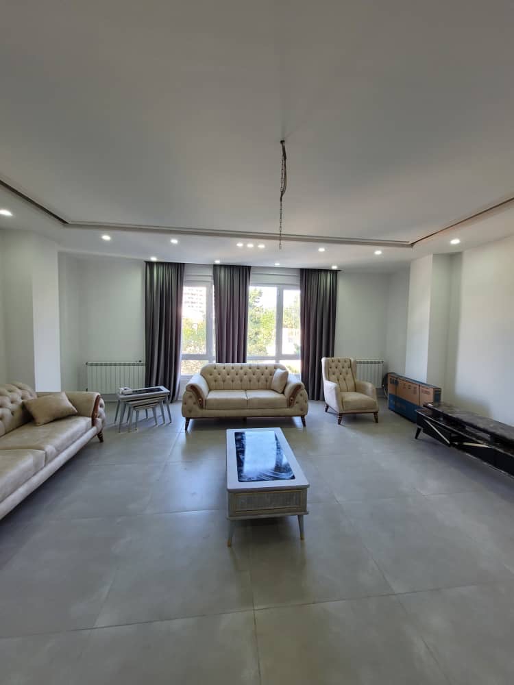 آپارتمان نوساز و شیک نزدیک به دریا