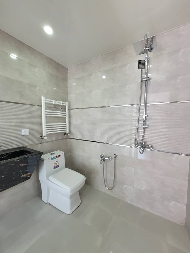 آپارتمان نوساز و شیک نزدیک به دریا