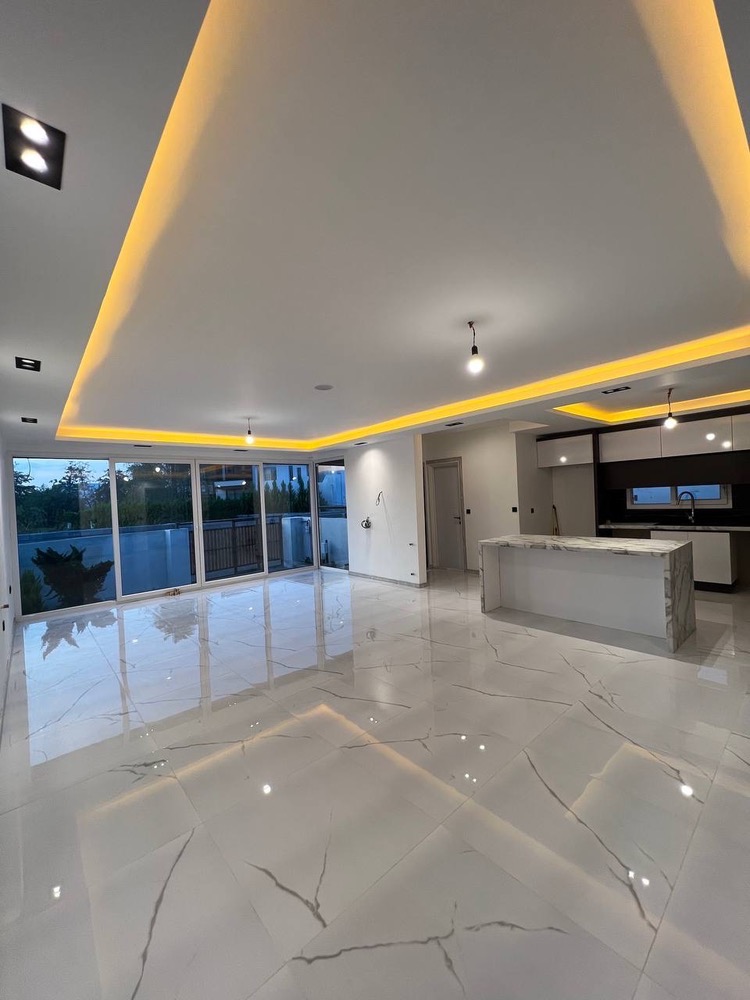 ویلای 220 متری نوساز و شیک رویان