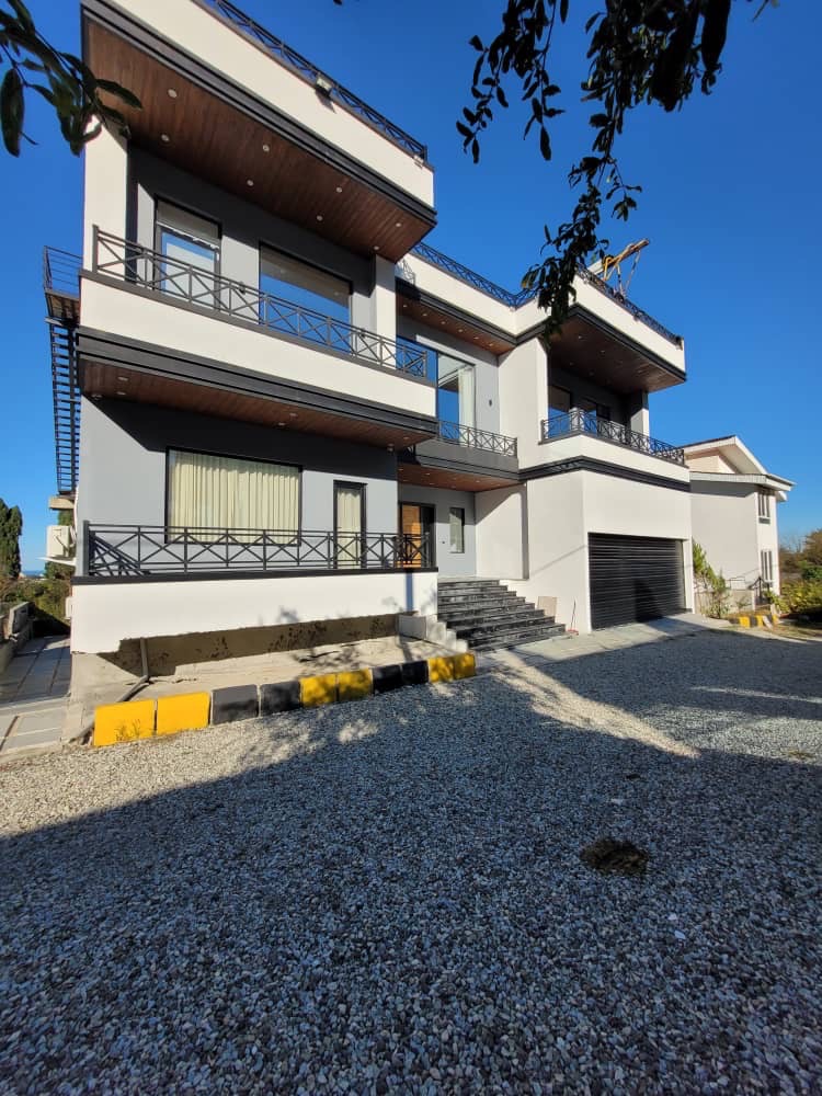 ویلای 800 متری دوبلکس نوساز داخل شهرک