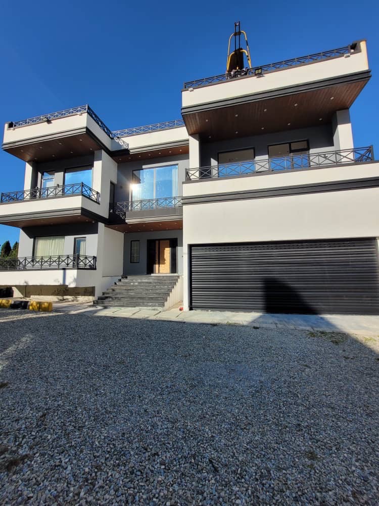 ویلای 800 متری دوبلکس نوساز داخل شهرک