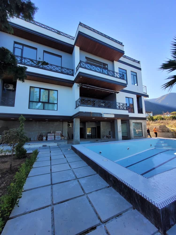 ویلای 800 متری دوبلکس نوساز داخل شهرک