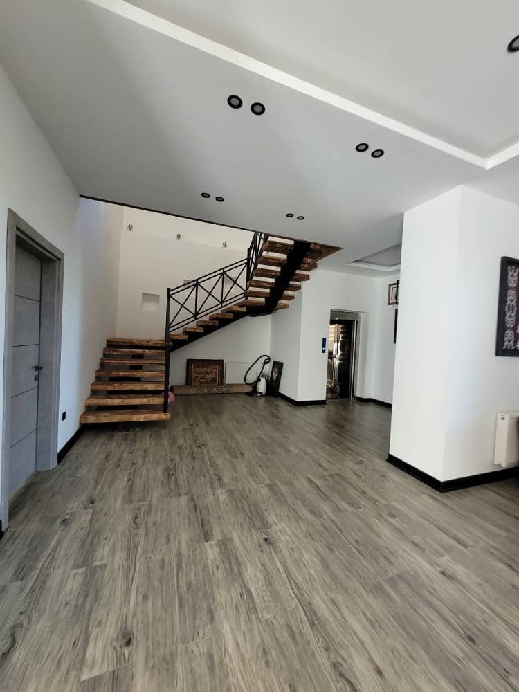 ویلای 800 متری دوبلکس نوساز داخل شهرک