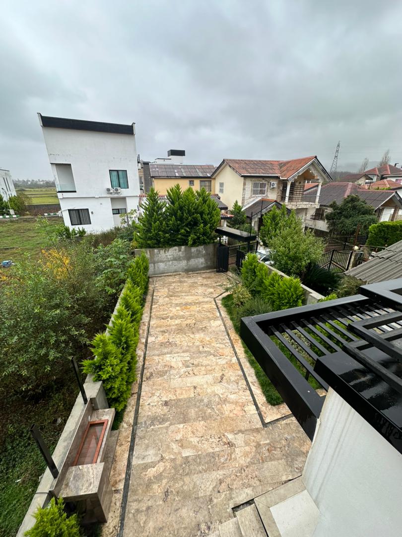 ویلای 230 متری نوساز و مستقل وازیوار