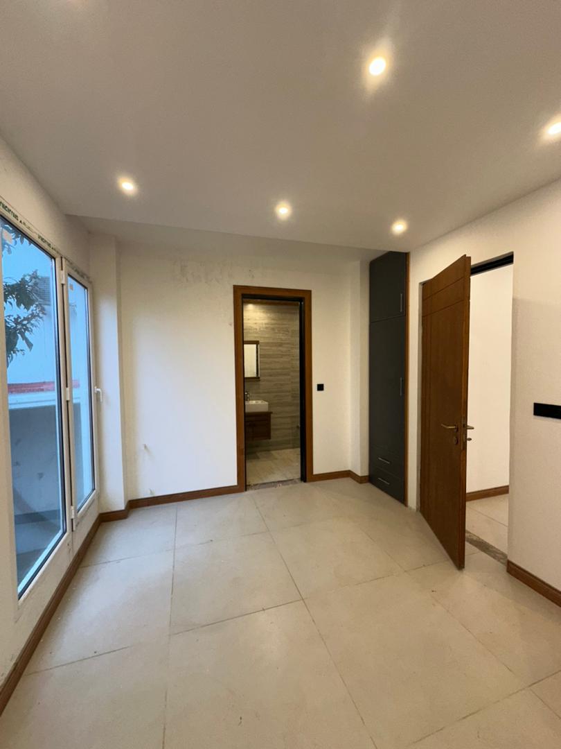 ویلای 230 متری نوساز و مستقل وازیوار