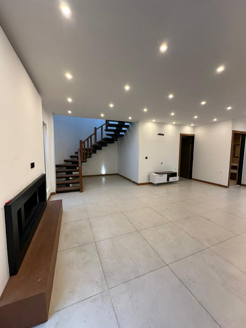 ویلای 230 متری نوساز و مستقل وازیوار