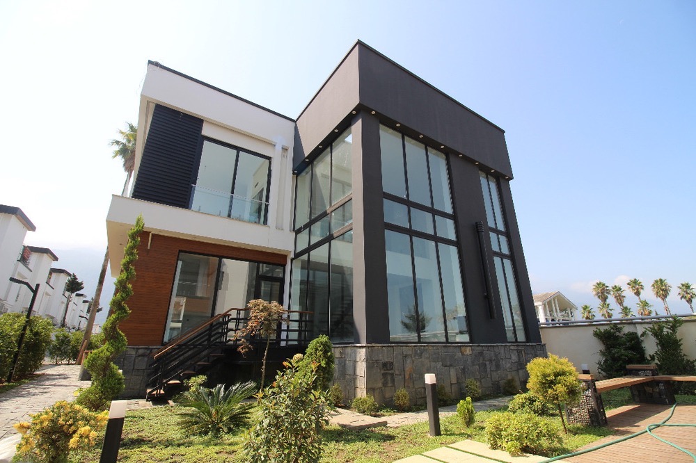ویلای 650 متری ساحلی مدرن