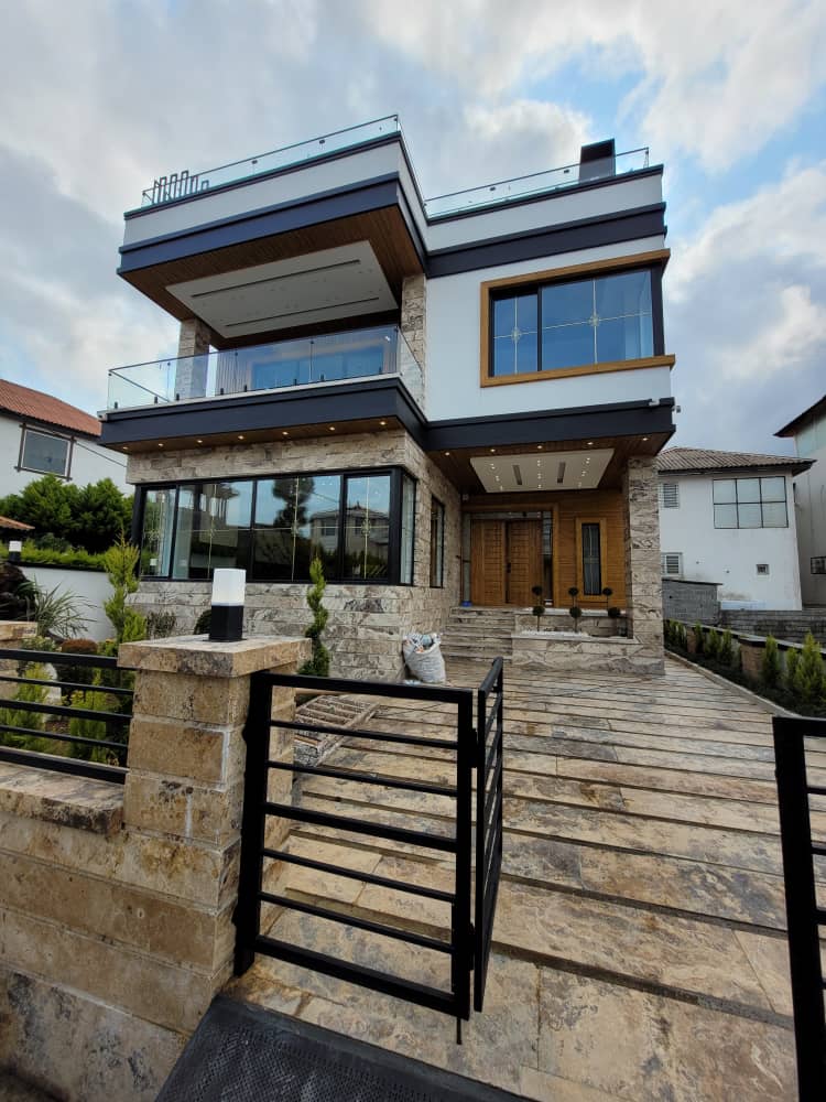 ویلای 270 متری تریبلکس نوساز منطقه رویان