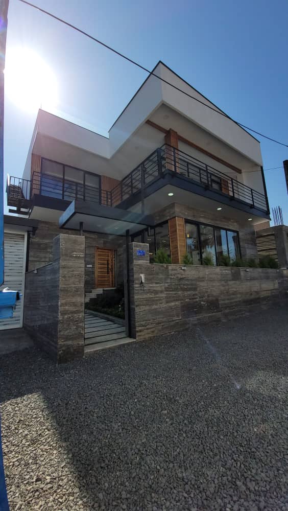 ویلا ی 220 متری دوبلکس نوساز شیک منطقه رویان