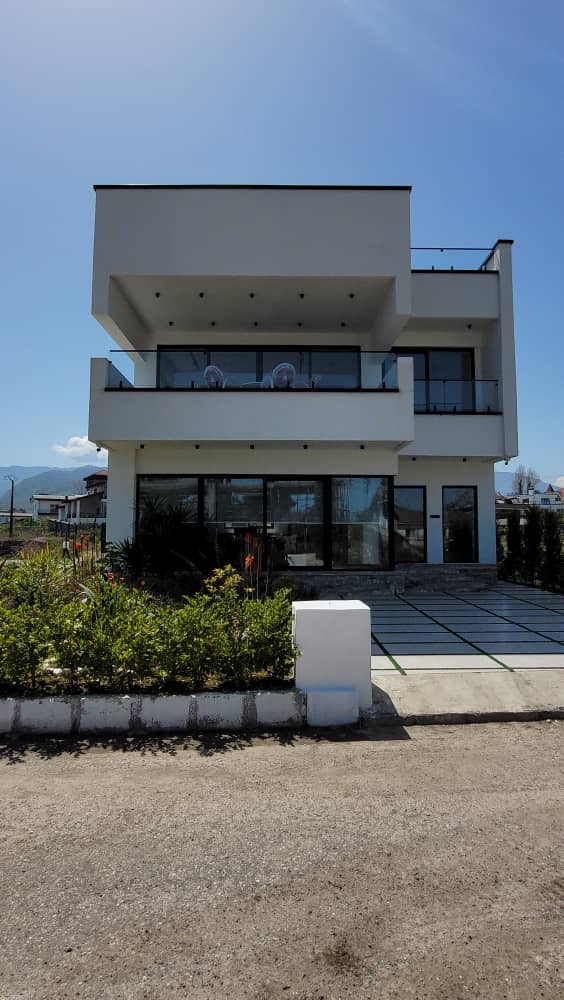 ویلای 300 متری دوبلکس نوساز منطقه نوشهر لتینگان داخل شهرک