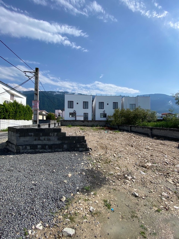 314 متر زمین دو بر دهکده سبز  نوشهر