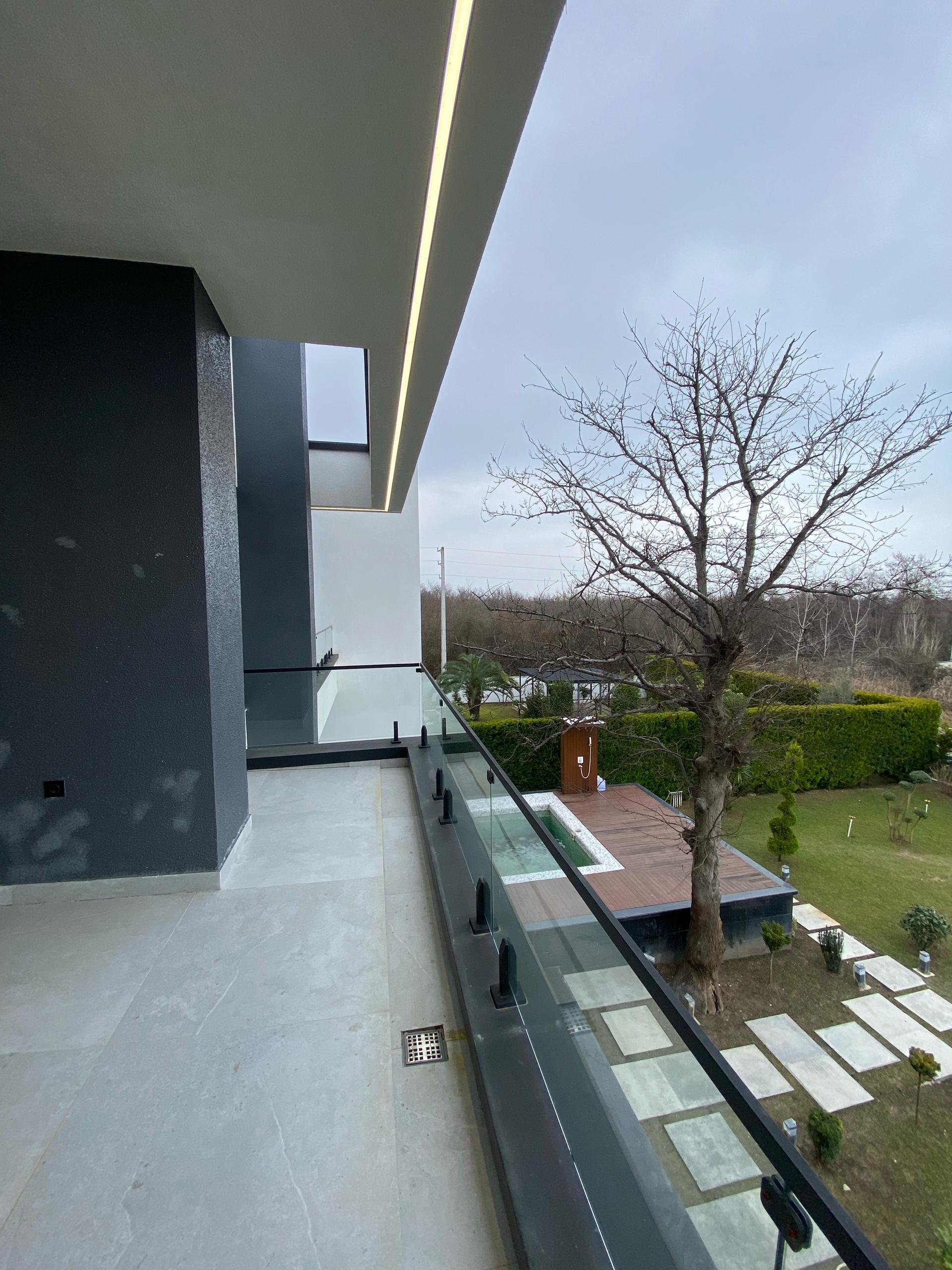 ویلا باغ مدرن لوکس