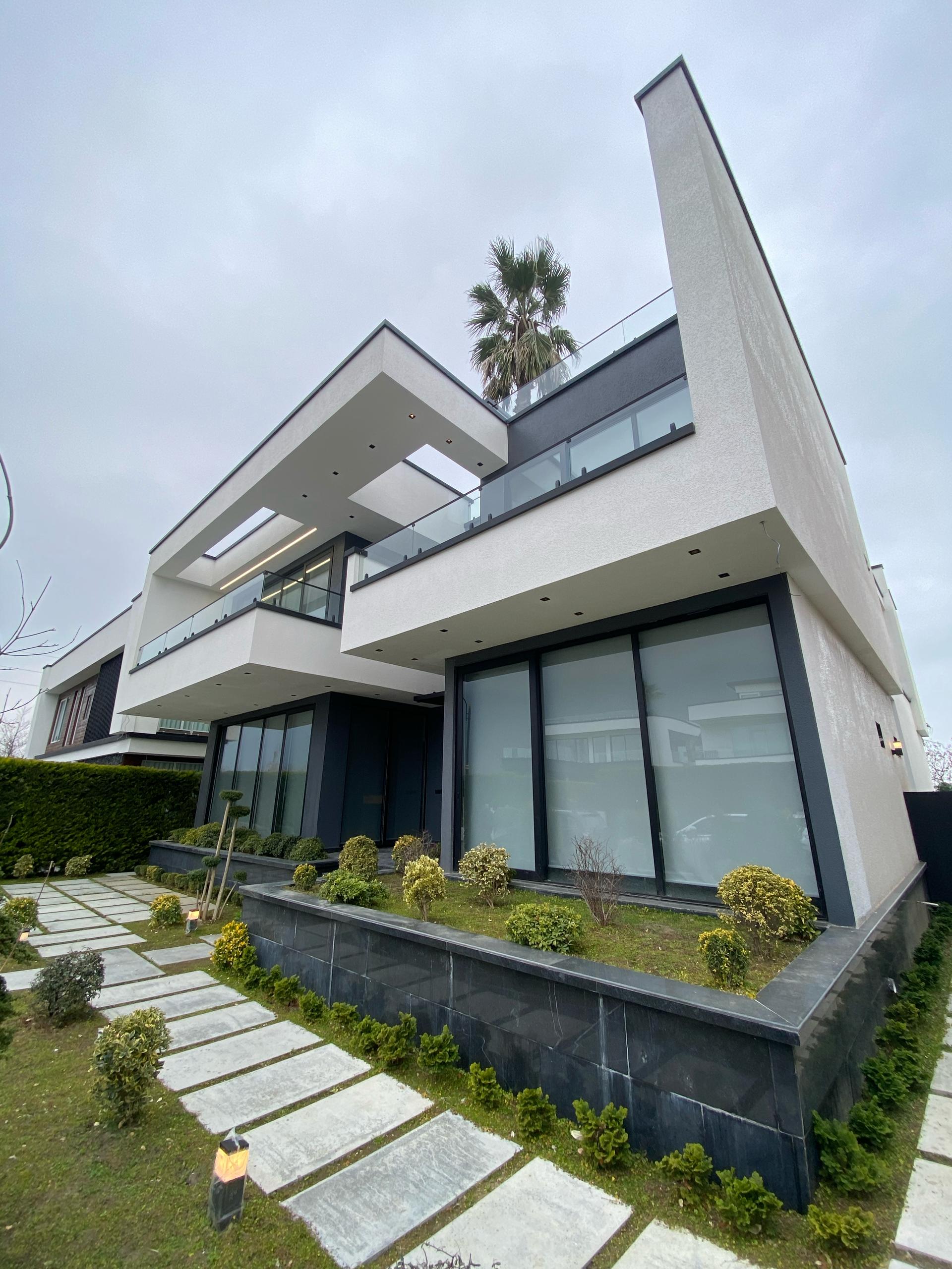 ویلا باغ مدرن لوکس