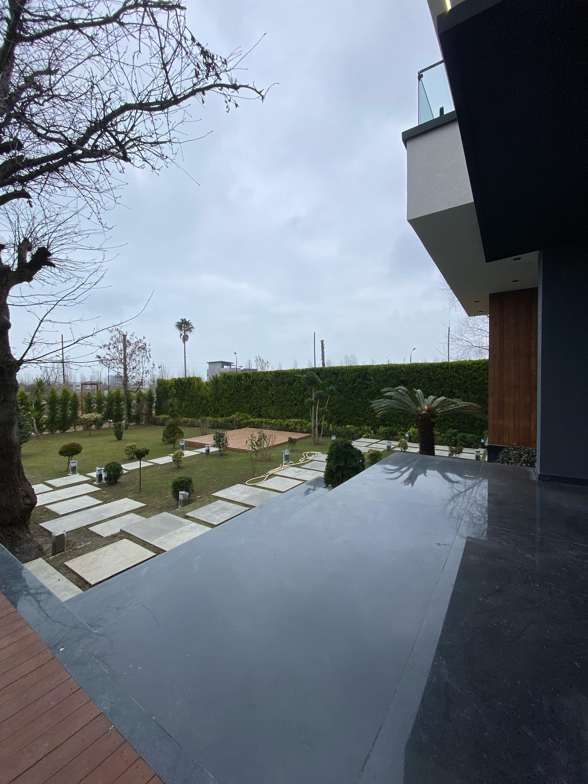 ویلا باغ مدرن لوکس